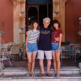 ...dove ci accoglie il 91enne Domenico Spinelli assieme ai figli Mario e Mina e alle sue due nipoti

